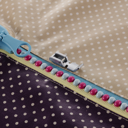 SA208 Narrow Zipper Foot