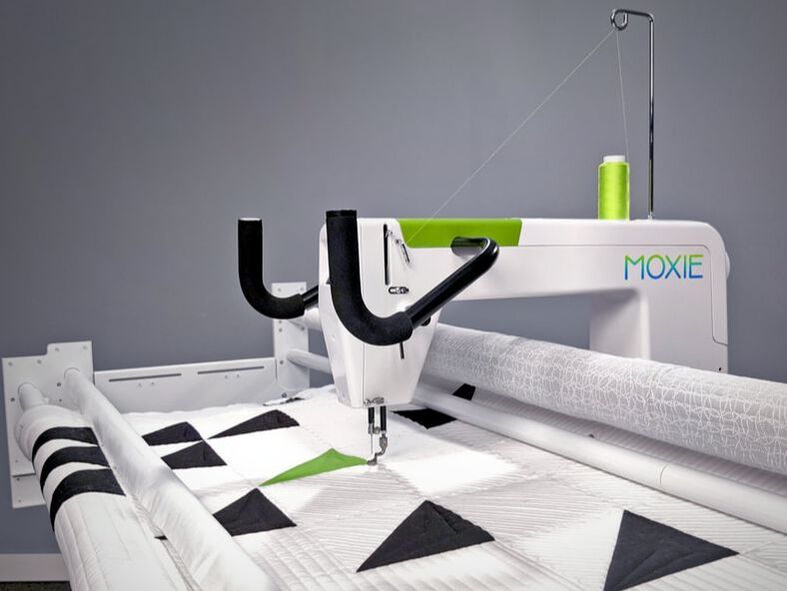 Handi Quilter Moxie 15 inch Quilting Machine